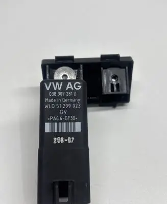 Skoda Superb B6 (3T) Glow plug pre-heat relay 038907281D 05129902