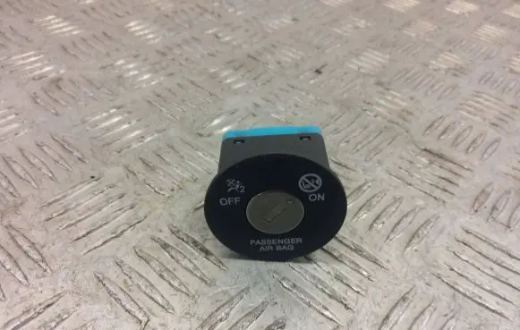 KIA Sportage Passenger airbag on/off switch 