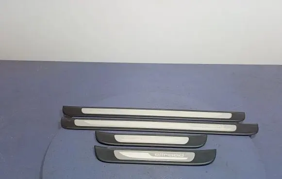 Foot area side trim