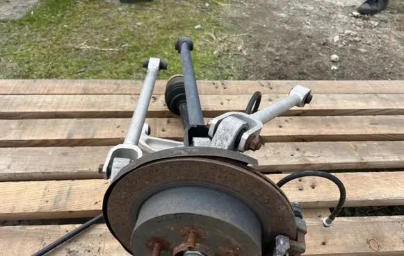 Infiniti Q50 Rear wheel hub spindle/knuckle SULIK1