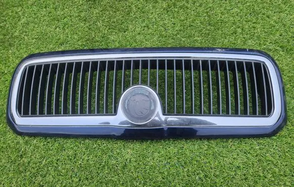 Skoda Octavia Mk1 (1U) Front bumper upper radiator grill 1U0853651