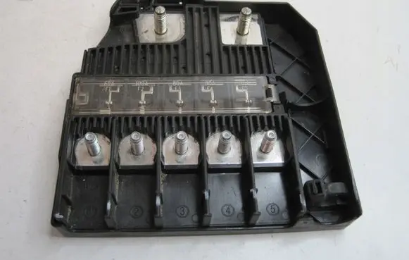 Peugeot Partner III Fuse box set 9811879680