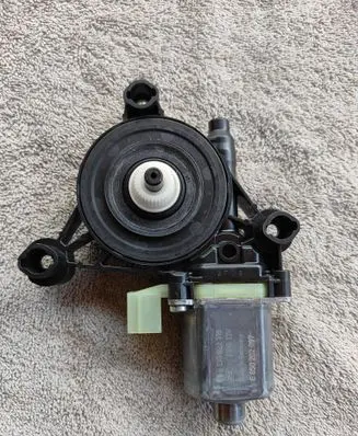 Volkswagen Tiguan Rear door window regulator motor 5Q0959801A