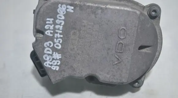Audi A8 S8 D3 4E Intake manifold valve actuator/motor 057129086M