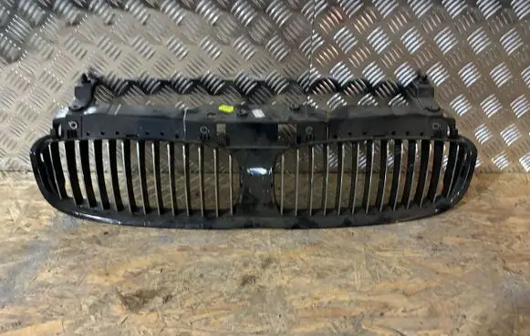 BMW 7 E65 E66 Front grill 51137037727