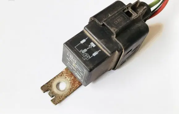 Glow plug pre-heat relay