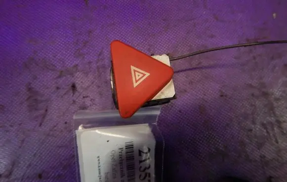 Opel Zafira B Hazard light switch 