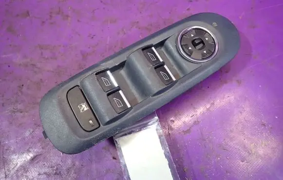 Ford Mondeo MK IV Quarter vent window switch 7S7T14A132AB