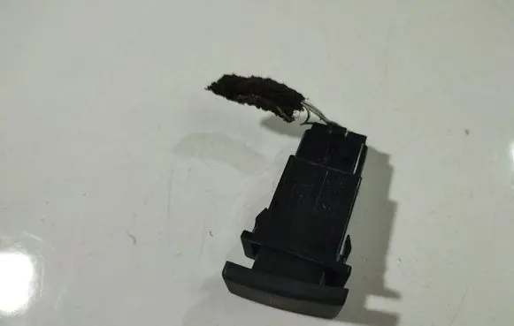 Toyota Avensis T250 Hazard light switch 1B157963