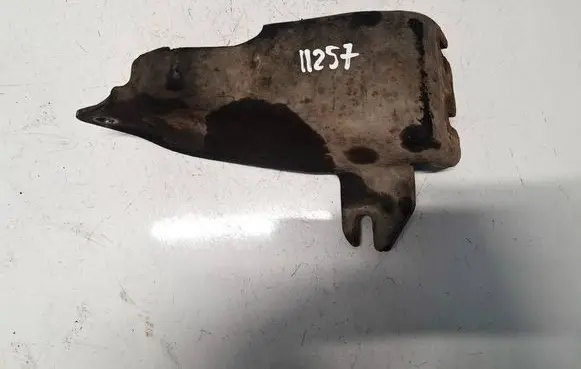 Ford Mondeo MK IV Engine mounting bracket 