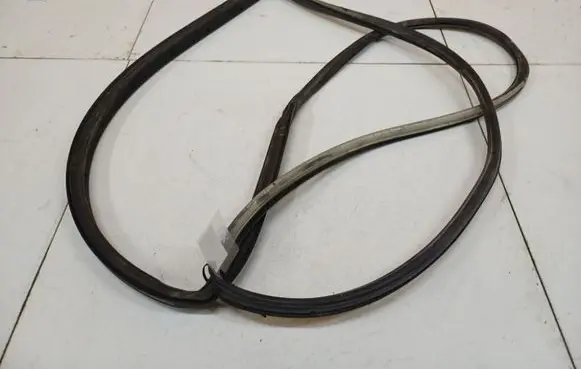 Mazda Premacy Rubber seal front coupe door 