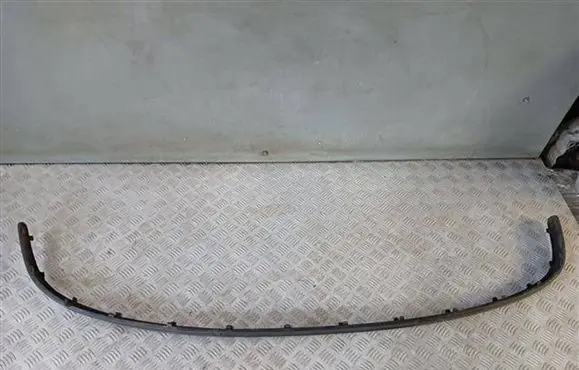 Front bumper splitter molding