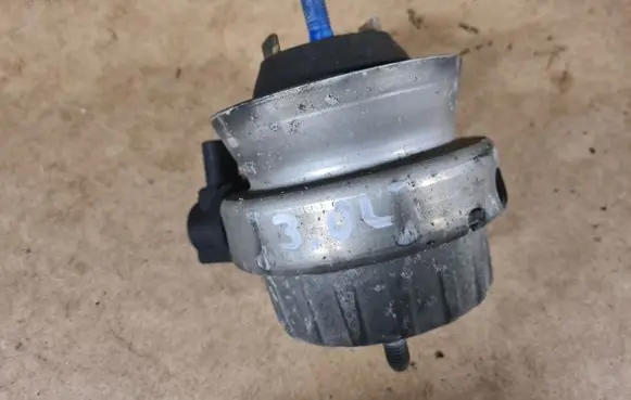 Audi A6 S6 C6 4F Engine mount bracket