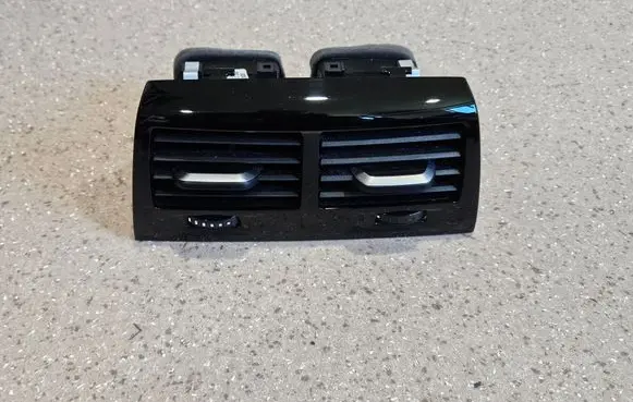 Rear air vent grill