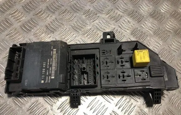 Opel Signum Fuse module 13199490 359171 SC718810500