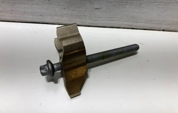 BMW X1 F48 F49 Fuel Injector clamp holder 