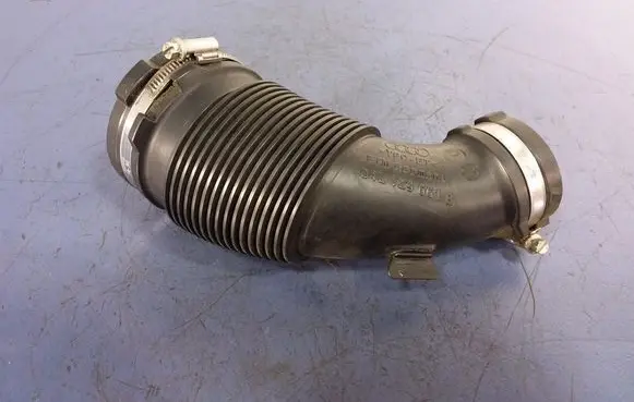 Audi A4 S4 B9 Air intake hose/pipe 04L129661B