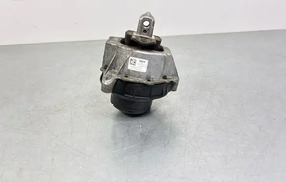 BMW 3 G20 G21 Engine mount bracket 7581624 17276810 21062300041