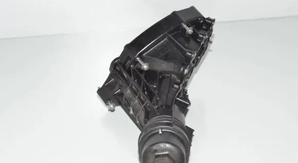 BMW X7 G07 Oil filter mounting bracket 8597366