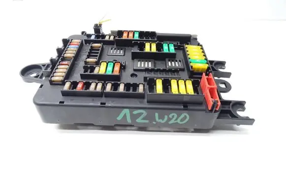 BMW 3 F30 F35 F31 Fuse box cover 9389070