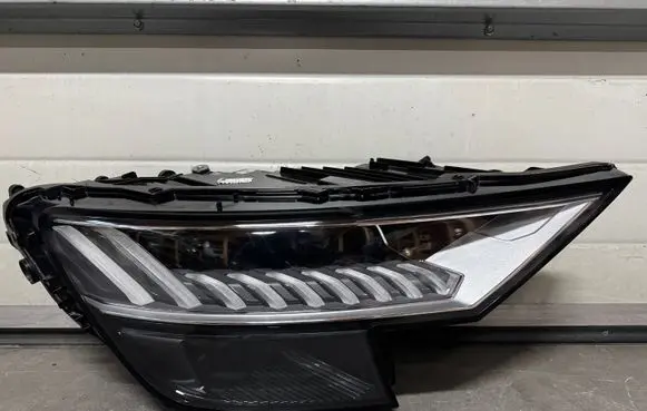 Audi Q8 Headlight/headlamp 4M8941036