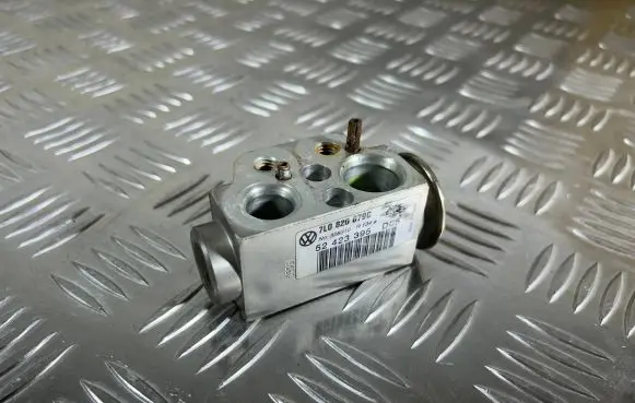 Audi Q7 4L Air conditioning (A/C) expansion valve 7L0820679C 328310 52423395