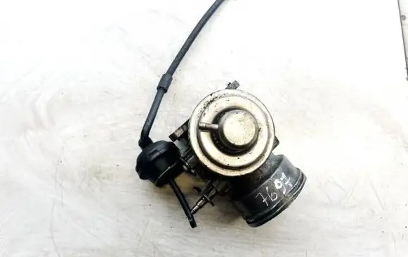 Volkswagen Jetta V EGR valve 03g129637