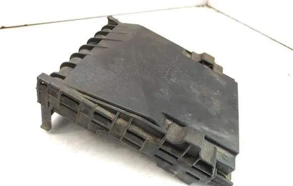 Volkswagen Caddy Fuse box cover 1K0937132F