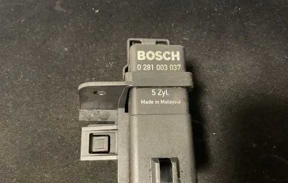 Volvo V70 Glow plug pre-heat relay 0281003037