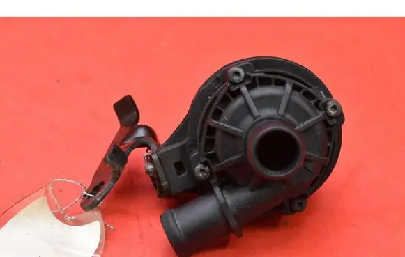 Volkswagen Golf Sportsvan Water pump 2Q0965567A