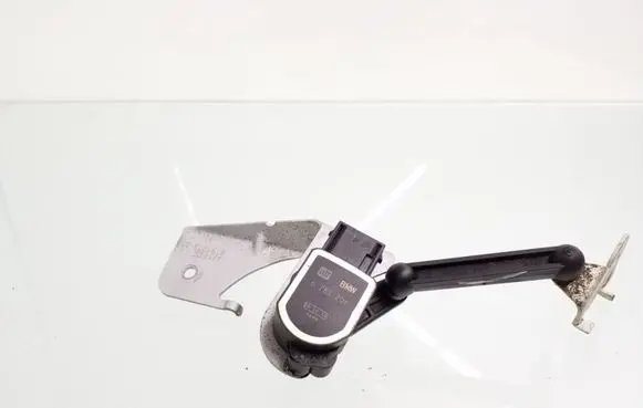 Headlight/headlamp level sensor