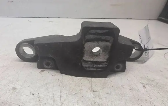 Volvo S60 Engine mounting bracket G2769100