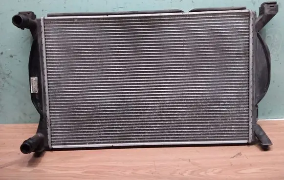 Audi A4 S4 B7 8E 8H Coolant radiator 8E0121251A
