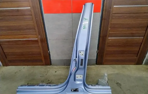 Volkswagen Golf VI Pillar (middle) 