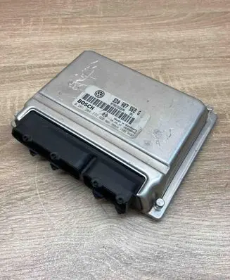 Volkswagen PASSAT B5 Engine control unit/module ECU 8D0907558G 0261204773