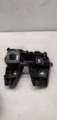 Rear bumper mounting bracket