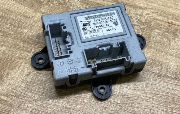 Jaguar XF X250 Door control unit/module AH2214D617AC 1002085700