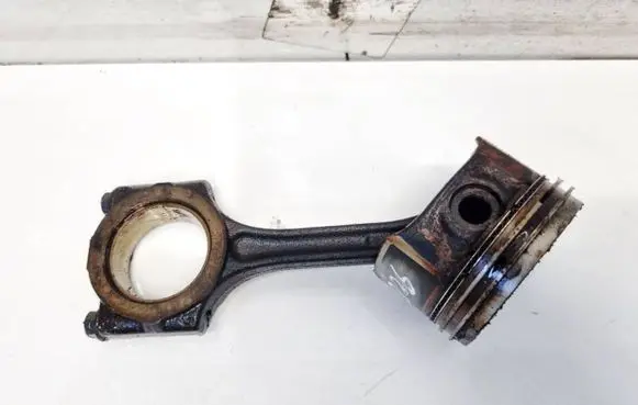 Dacia Sandero Piston with connecting rod