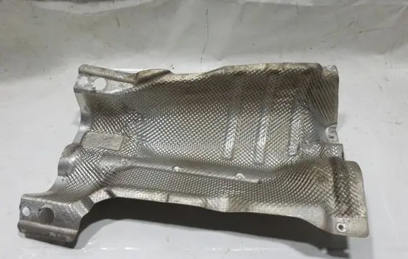 BMW 1 E82 E88 Exhaust heat shield 7117372