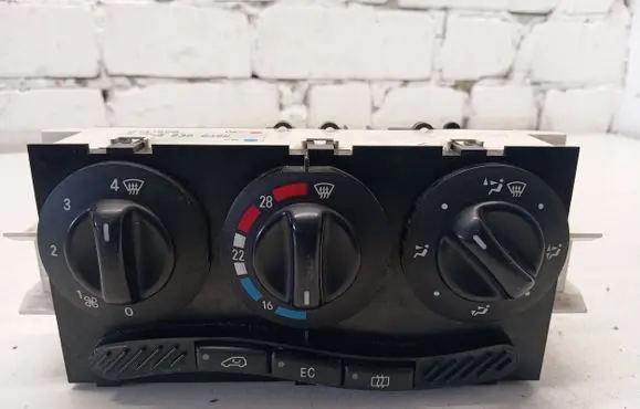 Mercedes-Benz A W168 Climate control unit 1688300485 Q141600