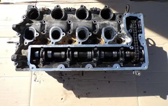 Peugeot 307 Engine head 9641752610