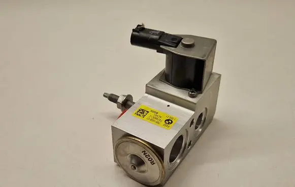 BMW i4 Air conditioning (A/C) expansion valve 7951456