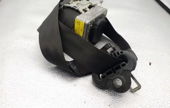 Skoda Octavia Mk1 (1U) Front seatbelt 1U4857702C041 00064786