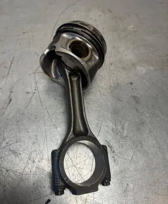Volkswagen PASSAT B6 Piston with connecting rod 059ae