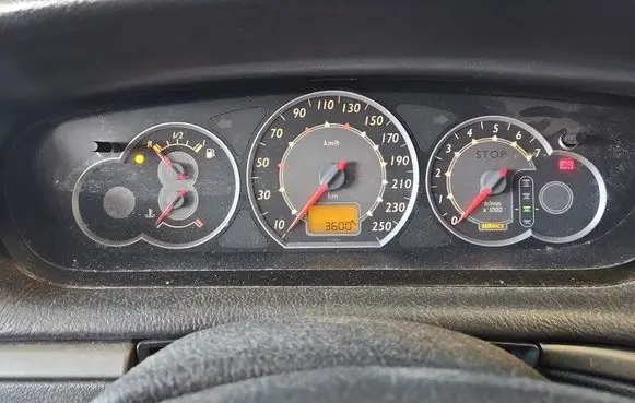 Speedometer (instrument cluster)