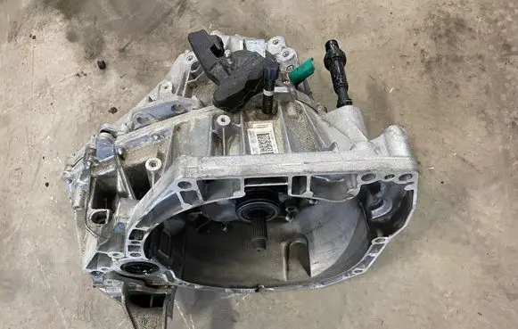 Nissan Qashqai J12 Manual 6 speed gearbox 320106980R B133135
