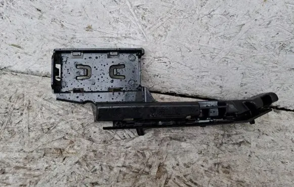 Skoda Octavia Mk4 Fender mounting bracket 5E3807184 5E3807183