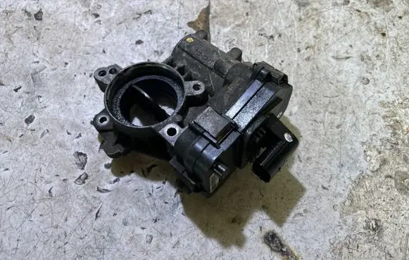 Opel Zafira B Throttle valve 55199975