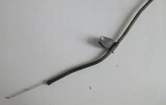 Toyota RAV 4 (XA40) Oil level dip stick 