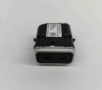 Mercedes-Benz GLE W167 USB socket connector A1678205402